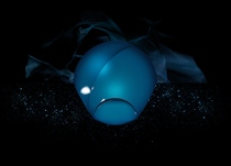 This vibrant metallic color is transparent and clear, but fuzzy. In a word: translucid. Thanks to a color travel pigment, the impression shifts from turquoise to dark blue depending on the light. This vibrant metallic color is transparent and clear, but fuzzy. In a word: translucid. Thanks to a color travel pigment, the impression shifts from turquoise to dark blue depending on the light.