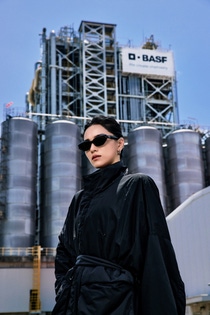 The first jacket made of loopamid® in front of the loopamid plant in Shanghai, China. 
Photo: BASF