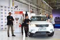 Freuen sich über die Kooperation von BASF und BELGEE (v.l.): Ravil Bayazitov, (Local Account Manager, Geschäftsbereich Fahrzeugserienlacke, BASF Wostok), Markus Staubermann (technischer Projektleiter, Geschäftsbereich Fahrzeugserienlacke, BASF), Jun Liu (Trainee, Geschäftsbereich Fahrzeugserienlacke, BASF), Yauhen Finahenau (BASF-Anwendungstechniker), Monika Pander (Account Managerin New Business Development, Geschäftsbereich Fahrzeugserienlacke, BASF).Looking forward to the cooperation between BASF and BELGEE (from left to right): Ravil Bayazitov, (Local Account Manager, Automotive OEM Coatings, BASF Wostok), Markus Staubermann (Technical project manager, Automotive OEM Coatings, BASF), Jun Liu (Trainee, Automotive OEM Coatings, BASF), Yauhen Finahenau (BASF application engineer), Monika Pander (Account Manager New Business Development, Automotive OEM Coatings, BASF).