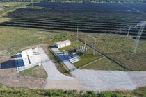 Schwarzheide pilotiert als erster BASF-Standort weltweit eine grüne
Stromversorgung einzelner Produktionsteile durch die Kombination des
eigenen Solarparks mit stationärem Stromspeicher Schwarzheide pilotiert als erster BASF-Standort weltweit eine grüne
Stromversorgung einzelner Produktionsteile durch die Kombination des
eigenen Solarparks mit stationärem Stromspeicher