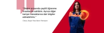 Almanya'dan turuncu ve mavi renkte bir kadın BASF çalışanı, kırmızı bir arka planın önünde duruyor. Metinde şu yazıyor: “Stajım sırasında çeşitli öğrenme fırsatlarına sahibim. Ayrıca diğer kariyer olanaklarına dair bilgiler edinebilirim.”