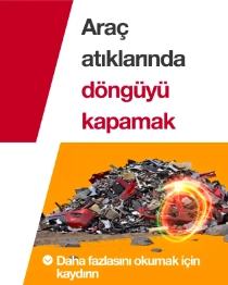 Solda kırmızı bir üçgen ve ortada «Araç Atıklarında Döngüyü Kapamak» yazısı bulunan grafik. Sağda, turuncu bir zemin üzerinde ezilmiş ve sökülmüş araç parçaları ile enkazdan oluşan büyük bir yığının fotoğrafı, yığının üzerinde parlayan kırmızı-yeşilturuncu ışık halkası efektiyle birlikte. Solda kırmızı bir üçgen ve ortada «Araç Atıklarında Döngüyü Kapamak» yazısı bulunan grafik. Sağda, turuncu bir zemin üzerinde ezilmiş ve sökülmüş araç parçaları ile enkazdan oluşan büyük bir yığının fotoğrafı, yığının üzerinde parlayan kırmızı-yeşilturuncu ışık halkası efektiyle birlikte.