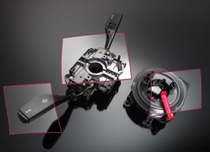 Der französische Automobilzulieferer Valeo hat jetzt ein Lenkstockschalter-Modul entwickelt, dessen Gehäuse und Hebel aus den technischen Kunststoffen Ultramid® SI (PA: Polyamid) und Ultradur® (PBT: Polybutylenterephthalat) der BASF bestehen. Es ist rund 20 Prozent leichter als das Vorgängermodell und profitiert von der ausgezeichneten Oberflächenqualität, der guten UV-Beständigkeit und der exzellenten Mechanik der BASF-Materialien. Eingesetzt wird das Modul in Fahrzeugen der BMW 3er bis BMW 7er Baureihe mit Hinterradantrieb.
The French automotive supplier Valeo has now developed a top column module whose housing and levers are made of BASF’s engineering plastics Ultramid® SI (PA: polyamide) and Ultradur® (PBT: polybutylene terephthalate). It is around 20 percent lighter than the previous model and benefits from the outstanding surface finish, the good UV resistance and the excellent mechanics of the BASF materials. The top column module is used in vehicles with rear-wheel drive for the BMW 3 to 7 series. Der französische Automobilzulieferer Valeo hat jetzt ein Lenkstockschalter-Modul entwickelt, dessen Gehäuse und Hebel aus den technischen Kunststoffen Ultramid® SI (PA: Polyamid) und Ultradur® (PBT: Polybutylenterephthalat) der BASF bestehen. Es ist rund 20 Prozent leichter als das Vorgängermodell und profitiert von der ausgezeichneten Oberflächenqualität, der guten UV-Beständigkeit und der exzellenten Mechanik der BASF-Materialien. Eingesetzt wird das Modul in Fahrzeugen der BMW 3er bis BMW 7er Baureihe mit Hinterradantrieb.
The French automotive supplier Valeo has now developed a top column module whose housing and levers are made of BASF’s engineering plastics Ultramid® SI (PA: polyamide) and Ultradur® (PBT: polybutylene terephthalate). It is around 20 percent lighter than the previous model and benefits from the outstanding surface finish, the good UV resistance and the excellent mechanics of the BASF materials. The top column module is used in vehicles with rear-wheel drive for the BMW 3 to 7 series.