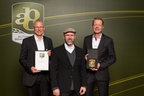 Stefan Sickert (head of Product Management Basecoat/Primer Europe), Mark Gutjahr (head of Automotive Color Design Europe) and Stephan Schwarte (head of Pigments, Dispersions & Innovative Colors Europe) received the award for BASF’s Coatings division at the Automotive Brand Contest 2017