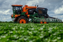 ONE SMART SPRAY’s precision weed management system enables Stara’s Imperador 4000 Eco Spray to apply herbicide in pre-emergence and post-emergence conditions.