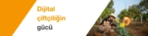 Tulum ve şapka giyen bir kadın çiftçi bir tablet tutuyor ve güneşli bir günde tarladaki bitkileri inceliyor. Görüntünün sol tarafında şu yazı yer alıyor: “Dijital çiftçiliğin gücü.” Tulum ve şapka giyen bir kadın çiftçi bir tablet tutuyor ve güneşli bir günde tarladaki bitkileri inceliyor. Görüntünün sol tarafında şu yazı yer alıyor: “Dijital çiftçiliğin gücü.”