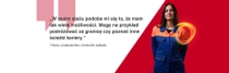 Pracownica BASF z Niemiec w pomarańczowo-niebieskim kombinezonie stoi na czerwonym tle, a przy jej ramieniu unosi się świetlny wir. Tekst brzmi: „W moim stażu podoba mi się to, że mam tak wiele możliwości. Mogę na przykład podróżować za granicę czy poznać inne ścieżki kariery.”