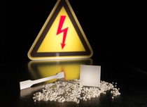 Ultramid B3U50G6, which is 30 percent glass fiber reinforced, achieves the classification V0 (according to UL94) starting at a thickness of 0.8 millimeters. The CTI (Comparative Tracking Index, tracking resistance, IEC 60112) is at 500 V and allows narrow creeping distances between two contacts.