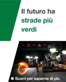 Un cantiere stradale di notte con operai e macchinari. Un vortice luminoso volteggia sulla scena. Il testo recita: “Strade più verdi davanti a noi”.