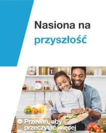 Mężczyzna i dziecko stoją w kuchni i razem przygotowują świeże warzywa. Nad blatem unosi się świetlny wir. Tekst brzmi: „Nasiona przyszłości”. Mężczyzna i dziecko stoją w kuchni i razem przygotowują świeże warzywa. Nad blatem unosi się świetlny wir. Tekst brzmi: „Nasiona przyszłości”.
