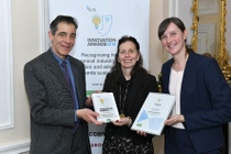 Jury member Detlef Kratz, President Process Research and Chemical Engineering at BASF SE, congratulates Nicole Schoedel, Head of Chemical Development & Services at Linde Engineering, and Virginie Lanver, project leader for the development of the SYNSPIRE catalyst at BASF.