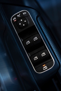 05620_2019. Mercedes-Benz B-Klasse Tuermodul