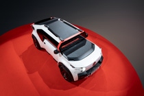 The concept car oli [all-ë] – the Citroën and BASF co-creation impresses with its high functionality, which even allows users to stand on the hood and roof.