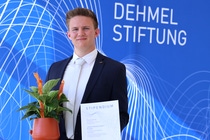 Vier Abiturienten aus der Region erhalten für ihre herausragenden Leistungen Stipendien der Dehmel-Stiftung