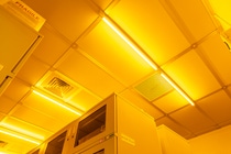 BASF Gelblichtlösung im Einsatz in einem Gelblicht Prozesslabor für Halbleiter in Taiwan.
Foto: BASF BASF Gelblichtlösung im Einsatz in einem Gelblicht Prozesslabor für Halbleiter in Taiwan.
Foto: BASF