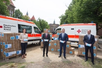 Chairman of BASF’s Board of Executive Directors Martin Brudermüller hands over a donation of more than 100 million protective masks to Federal Minister of Health Jens Spahn. Photo: BASF SE Chairman of BASF’s Board of Executive Directors Martin Brudermüller hands over a donation of more than 100 million protective masks to Federal Minister of Health Jens Spahn. Photo: BASF SE