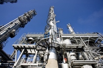 Steam cracker II, the largest individual plant at BASF's Ludwigshafen site, covers a surface area of about 64,000 square meters, which is about the size of 13 soccer fields. The steam cracker is also the heart of BASF's Verbund production strategy. This giant plant has been operating since 1981 and uses steam to crack naphtha at about 850°C [1,562°F]. This process leads primarily to ethylene and propylene, both indispensable feedstocks for manufacturing numerous products in Ludwigshafen.