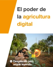 A female farmer, wearing overalls and a hat, holds a tablet and examines plants in a field on a sunny day.  Una espiral de luz revolotea cerca de la tableta. En el lado izquierdo de la imagen hay un texto en el que pone: “El poder de la agricultura digital”. 