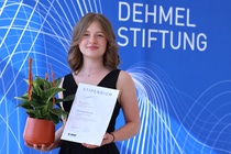 Vier Abiturienten aus der Region erhalten für ihre herausragenden Leistungen Stipendien der Dehmel-Stiftung