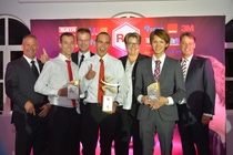 v.l.n.r. Daniel J. Bihlmeyer, Business North America Marketing & New Business Development Manager / Coatings Solutions,3. Platz - Myles Veljacic from Canada (28 Jahre, von Open Road Richmond Auto Body), Jan Ravenstijn, Vice President Marketing Automotive Refinish Coatings Solutions, Europe, Sieger Berry Kooijman aus den Niederlanden (23 Jahre, von Autoshade Herstel Verweij),Katja Scharpwinkel, Senior Vice President Automotive Refinish Coatings Solutions Europe, 2. Platz - Genya Yokota aus Japan (27 Jahre, von Avance Techno Service) René Lang, Vice President Sales Automotive Refinish Coatings Solutions Europe. v.l.n.r. Daniel J. Bihlmeyer, Business North America Marketing & New Business Development Manager / Coatings Solutions,3. Platz - Myles Veljacic from Canada (28 Jahre, von Open Road Richmond Auto Body), Jan Ravenstijn, Vice President Marketing Automotive Refinish Coatings Solutions, Europe, Sieger Berry Kooijman aus den Niederlanden (23 Jahre, von Autoshade Herstel Verweij),Katja Scharpwinkel, Senior Vice President Automotive Refinish Coatings Solutions Europe, 2. Platz - Genya Yokota aus Japan (27 Jahre, von Avance Techno Service) René Lang, Vice President Sales Automotive Refinish Coatings Solutions Europe.