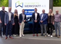 Im Rahmen der Kooperation mit der Zukunftswerkstatt 4.0 ist BASF Coatings maßgeblich mit Autoreparaturlack-Lösungen und Angeboten der Digital Incubation Unit, die als Inkubationseinheit des Unternehmens digitale Geschäftsmodelle identifiziert und validiert, vertreten. Im Rahmen der Kooperation mit der Zukunftswerkstatt 4.0 ist BASF Coatings maßgeblich mit Autoreparaturlack-Lösungen und Angeboten der Digital Incubation Unit, die als Inkubationseinheit des Unternehmens digitale Geschäftsmodelle identifiziert und validiert, vertreten.