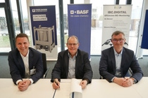 Eycke-Christian Dörre, Managing Director Services at THIELMANN, Harald Borgholte, Divisional Digital Officer at BASF’s Coatings division and Patrick Franke, Managing Director NXTGN, sign the Joint Development Agreement. 