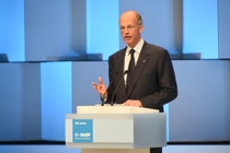In seiner Rede im BASF-Feierabendhaus anlässlich des 150. Jubiläums des Unternehmens sagte der BASF-Vorstandsvorsitzende Dr. Kurt Bock: „Wenn wir heute erfolgreich sind, dann liegt dies auch daran, dass vor Jahren die richtigen Weichen gestellt wurden. Gerade in der Chemie bauen wir immer auf den Leistungen unserer Vorgänger auf.“ 

In his speech in the BASF Feierabendhaus at BASF’s 150th Anniversary Event, Dr. Kurt Bock, Chairman of the Board of Executive Directors of BASF SE, said: “Our success today is also due to the fact that the right course was set years ago. Especially in chemistry, we are constantly building on the achievements of our predecessors”.
