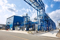 바스프 전자소재 생산공장은 최첨단 반도체의 제조 공정에 사용되는 고순도 암모니아수를 생산한다. 차세대 반도체 공정에 활용되는 세정 및 에칭용 혼합물(Mixtures) 등 최고 품질의 전자소재 양산을 위한 설비 확장이 진행 중이다.