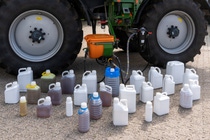 Mit ADAMA, BASF, Bayer, Belchim Crop Protection, Certis Europe, Corteva Agriscience, FMC Corporation, Nufarm, Rovensa Group, Syngenta und UPL Europe streben nun alle führenden Akteure der Agrarindustrie in Europa an, ihr Produktportfolio mit dem easyconnect Closed Transfer System (CTS – geschlossenes Transfersystem) kompatibel zu machen. Dadurch erhalten Landwirte und Anwender in Europa noch mehr Flexibilität und die Möglichkeit, Pflanzenschutzmittel im Vergleich zu herkömmlichen Methoden schneller, einfacher und sicherer zu handhaben.  Foto: BASF