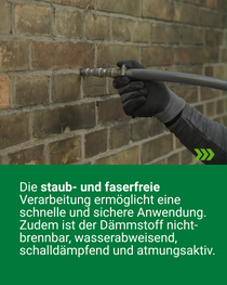 Hand mit Schutzhandschuh führt einen Schlauch in eine Bohröffnung einer Klinkerwand zur Einbringung von Dämmmaterial. Hand mit Schutzhandschuh führt einen Schlauch in eine Bohröffnung einer Klinkerwand zur Einbringung von Dämmmaterial.