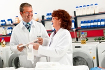 Nach dem Waschen und Trocknen wird das Waschergebnis visuell und mit einem optischen Prüfgerät beurteilt. Dazu überprüfen und vergleichen Norbert Wolf (links) und Monika Neufeld (rechts), Mitarbeiter im BASF-Labor, wie gut das Waschmittel zum Beispiel Kaffee-, Lippenstift,- oder Grasflecken entfernt hat. Neben dem visuellen Eindruck wird auch die Helligkeit der Schmutzläppchen mit einem optischen Messgerät ermittelt, um die Schmutzentfernung zu bewerten.
Abdruck honorarfrei. Copyright by BASF.
After the samples have been washed and dried, the result is evaluated visually and by using optical test equipment. Norbert Wolf (left) and Monika Neufeld (right), em-ployees in the BASF laboratory, test and compare how well the detergent removed for example coffee, lipstick or grass stains. In addition to the visual impression, the brightness of the soiled testfabrics is evaluated with optical measuring equipment to measure the extent to which the stains were removed.
Print free of charge. Copyright by BASF. Nach dem Waschen und Trocknen wird das Waschergebnis visuell und mit einem optischen Prüfgerät beurteilt. Dazu überprüfen und vergleichen Norbert Wolf (links) und Monika Neufeld (rechts), Mitarbeiter im BASF-Labor, wie gut das Waschmittel zum Beispiel Kaffee-, Lippenstift,- oder Grasflecken entfernt hat. Neben dem visuellen Eindruck wird auch die Helligkeit der Schmutzläppchen mit einem optischen Messgerät ermittelt, um die Schmutzentfernung zu bewerten.
Abdruck honorarfrei. Copyright by BASF.
After the samples have been washed and dried, the result is evaluated visually and by using optical test equipment. Norbert Wolf (left) and Monika Neufeld (right), em-ployees in the BASF laboratory, test and compare how well the detergent removed for example coffee, lipstick or grass stains. In addition to the visual impression, the brightness of the soiled testfabrics is evaluated with optical measuring equipment to measure the extent to which the stains were removed.
Print free of charge. Copyright by BASF.