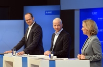 Annual Press Conference for the full year 2024, Dr. Dirk Elvermann, Chief Financial Officer (left), Dr. Markus Kamieth, Chairman of the Board of Executive Directors (center). 
Photo: BASF SE