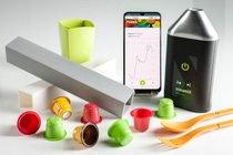 Mit Hilfe der Kombination aus handlichem Messgerät, der intelligenten Datenanalyse und der mobilen App lassen sich Kunststoffe genau bestimmen und unterscheiden. Mit Hilfe der Kombination aus handlichem Messgerät, der intelligenten Datenanalyse und der mobilen App lassen sich Kunststoffe genau bestimmen und unterscheiden.