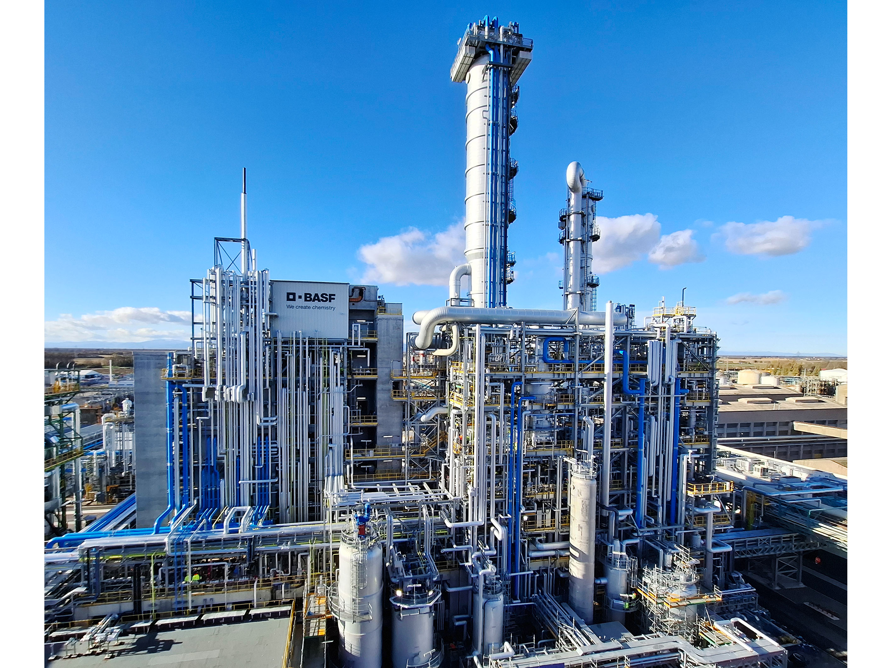 On stream: BASF starts up new world-scale plant for hexamethylenediamine in  Chalamp, France